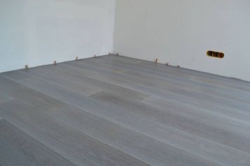Realizace dřevěné dubové podlahy na zakázku
