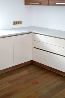 Realizace dřevěné dubové podlahy a schodiště na zakázku