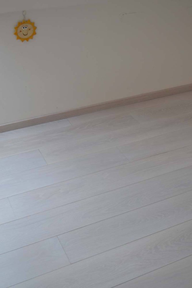 Realizace dřevěné dubové podlahy na zakázku