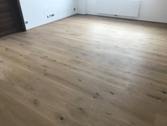 Realizace dřevěné dubové podlahy na zakázku