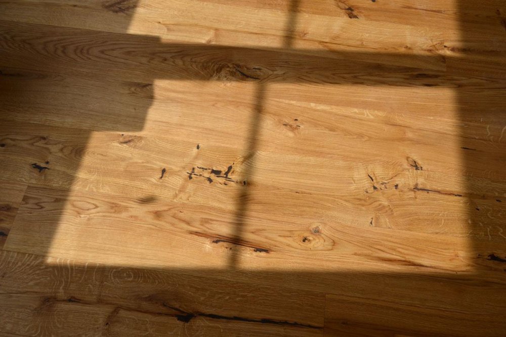 Dřevěná dubová podlaha v odstínu PARKETO - GRACE s povrchovou úpravou na zakázku