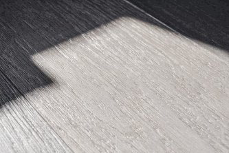 Realizace dřevěné dubové podlahy na zakázku s povrchovou úpravou