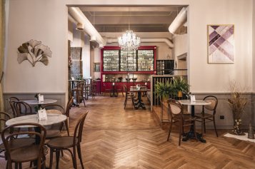 Realizace dubové podlahy formou parket v Cafe Graff Praha na zakázku